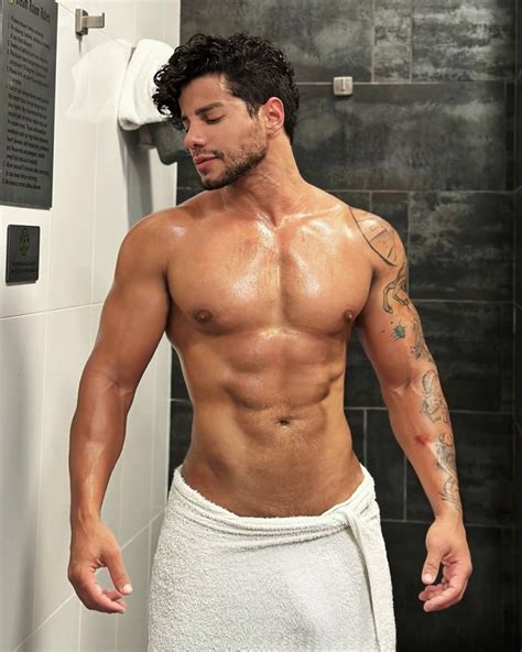 Renato Shippee (@Renato.